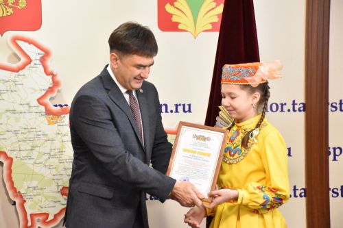 Кукмарада «Улыбка» вокаль ансамблен хөрмәтләделәр