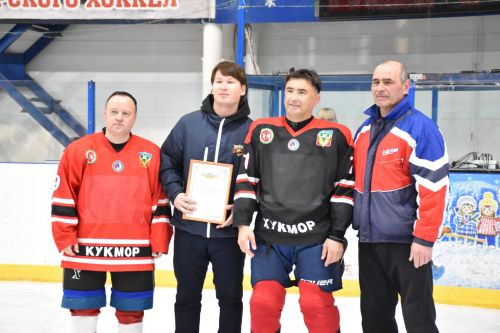 Сергей Димитриев чествовал хоккеистов Кукмора