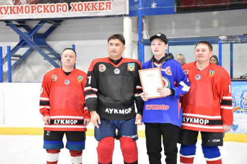 Сергей Димитриев чествовал хоккеистов Кукмора