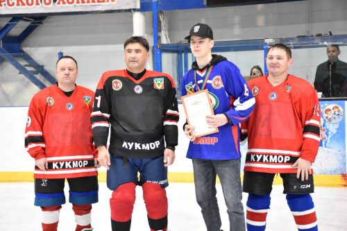 Сергей Димитриев чествовал хоккеистов Кукмора
