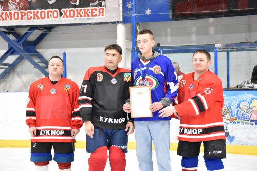 Сергей Димитриев чествовал хоккеистов Кукмора