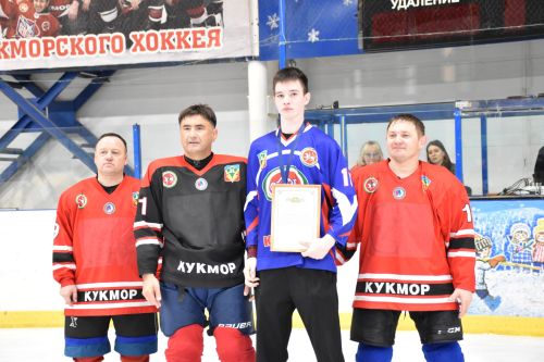 Сергей Димитриев чествовал хоккеистов Кукмора