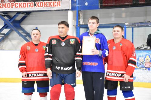 Сергей Димитриев чествовал хоккеистов Кукмора