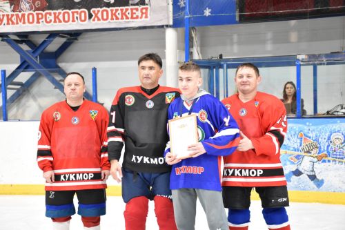 Сергей Димитриев чествовал хоккеистов Кукмора