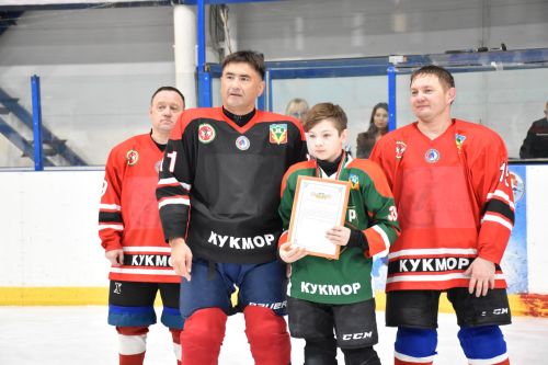 Сергей Димитриев Кукмара хоккейчыларын тәбрикләде