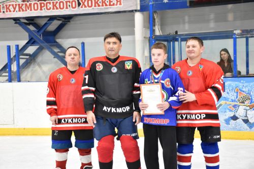 Сергей Димитриев чествовал хоккеистов Кукмора