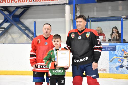 Сергей Димитриев чествовал хоккеистов Кукмора