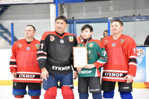 Сергей Димитриев чествовал хоккеистов Кукмора