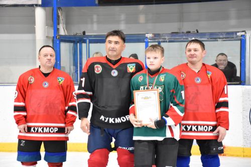 Сергей Димитриев чествовал хоккеистов Кукмора