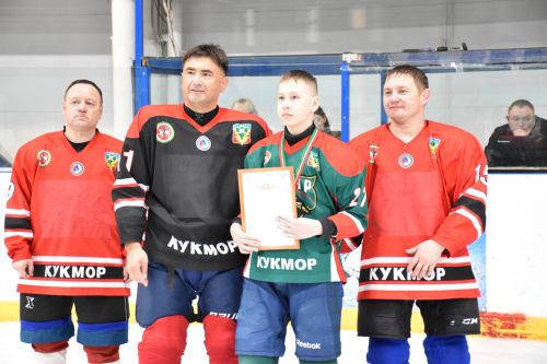 Сергей Димитриев чествовал хоккеистов Кукмора