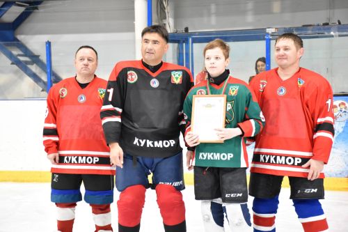Сергей Димитриев чествовал хоккеистов Кукмора