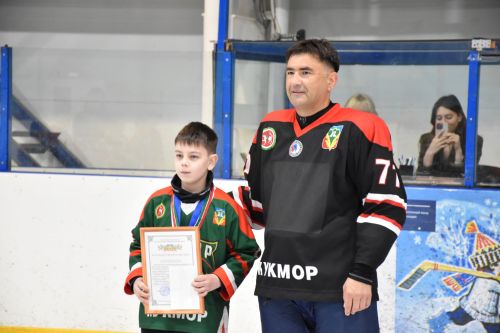 Сергей Димитриев чествовал хоккеистов Кукмора