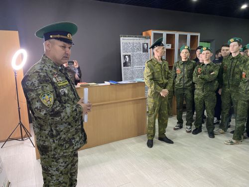 В Кукморе побывал мобильный музей истории пограничных войск