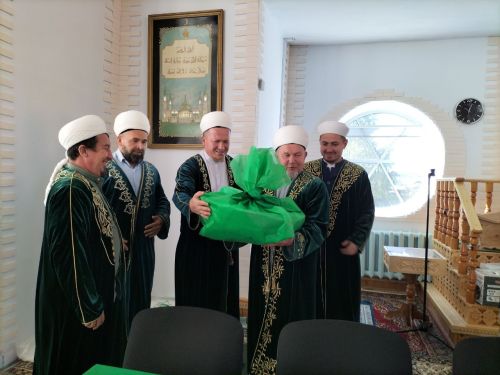 Дини белем, гошер сәдакасы, мөгаллимнәргә аттестация: Кукмараның Үзәк мәчетендә имамнар җыены булып узды