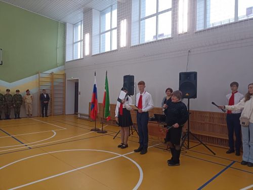 Кукмара өченче урта мәктәбендә хәрбиләр истәлегенә мемориаль такталар ачылды