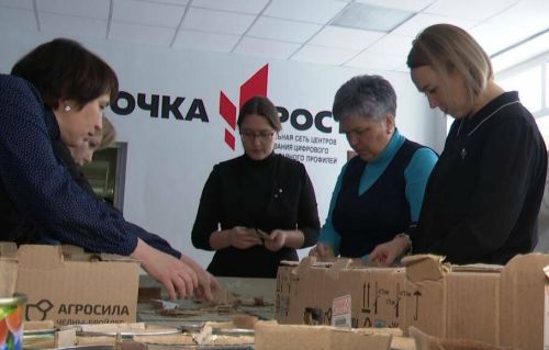 Школьники и учителя Большого Кукмора изготовили более 350 свечей для СВО