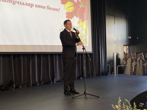 Кукмарада мөгаллимнәр хөрмәтләнде