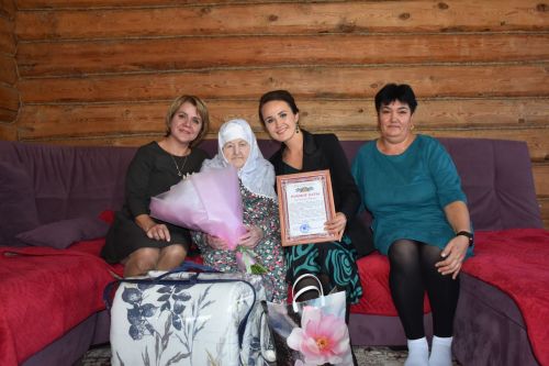 Кукмарада яшәүче Зөһрәбикә апа Мөхәммәтшина 100 яшен тутырды