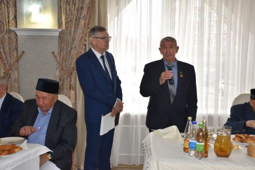 Кукмара районы башлыгы Сергей Димитриев районның ветеран җитәкчеләре белән очрашты