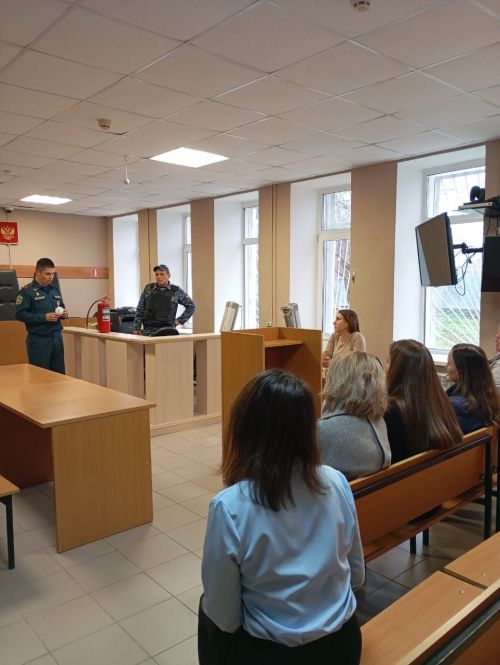 В Кукморском районном суде прошли учения по действию при возникновении возгорания или пожара в здании