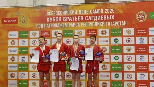 Алтын, көмеш, бронза: Кукмара спортчылары Казанда самбо буенча ярышларда уңышлы чыгыш ясады
