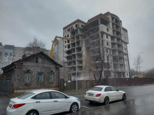 Кабан күле буендагы төзелеп бетмәгән бинаны җимерү эшләре башланды