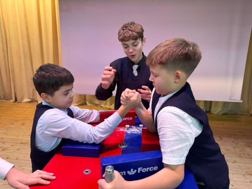 Көч, рух һәм спортка мәхәббәт: Кукмара лицеенда армрестлинг буенча Чемпионат узды