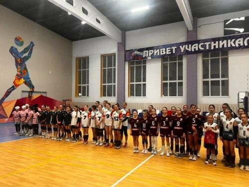 Айдар Закиров истәлегенә турнир: Кукмарада волейболчы кызлар көч сынашты
