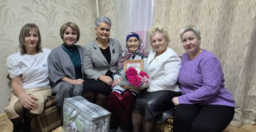 Кукмарада яшәүче Лена Мәликова үзенең 90 яшьлек күркәм юбилеен билгеләп үтте