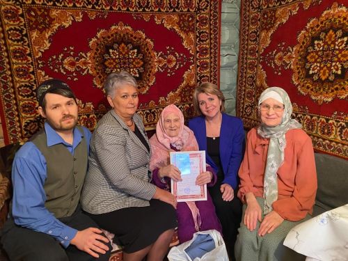 «Из таких людей можно делать гвозди»: 90-летняя Салима Ахметзянова из Кукморского района — пример несгибаемой силы духа