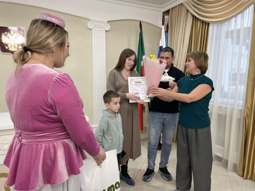 Әни булу бәхете: Кукмара никахлашу сараенда матур чара