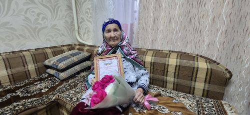 Кукмарада яшәүче Лена Мәликова үзенең 90 яшьлек күркәм юбилеен билгеләп үтте