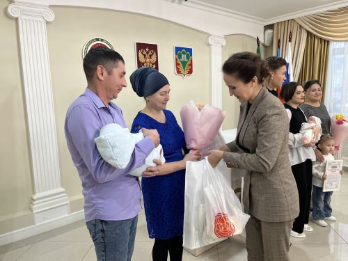Әни булу бәхете: Кукмара никахлашу сараенда матур чара