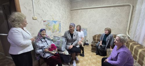 Кукмарада яшәүче Лена Мәликова үзенең 90 яшьлек күркәм юбилеен билгеләп үтте