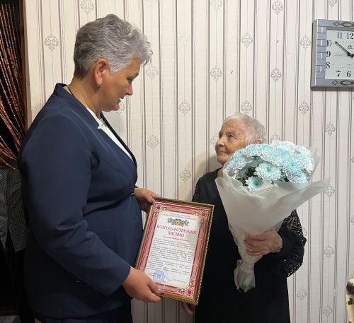 Кукмарада гомер итүче хезмәт ветераны Людмила Полякова бүген 90 яшьлек юбилеен билгеләп үтте