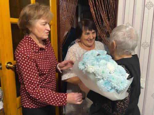 Кукмарада гомер итүче хезмәт ветераны Людмила Полякова бүген 90 яшьлек юбилеен билгеләп үтте