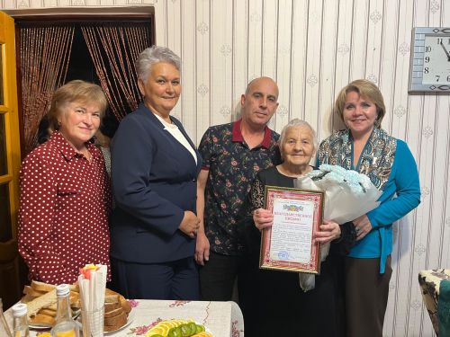 Кукмарада гомер итүче хезмәт ветераны Людмила Полякова бүген 90 яшьлек юбилеен билгеләп үтте