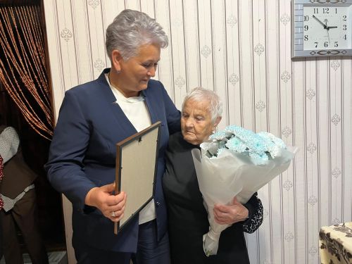 Кукмарада гомер итүче хезмәт ветераны Людмила Полякова бүген 90 яшьлек юбилеен билгеләп үтте