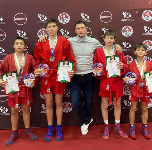 Кукмара спортчылары Казанда самбо буенча республика турнирында югары нәтиҗәләр күрсәтте