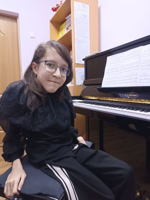 Талант һәм тырышлык чикләр белми: Кукмарадан яшь музыкант Ангелина Айгишеваның уңышлары