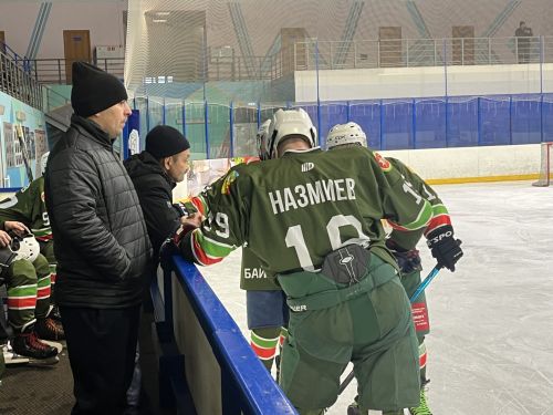 В Кукморе провели хоккейный турнир в память об Атласе Назмиеве