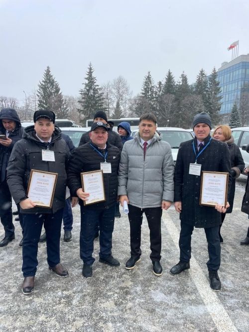 Рөстәм Миңнеханов Кукмара районының авыл җирлекләре башлыкларына яңа автомобиль ачкычларын тапшырды