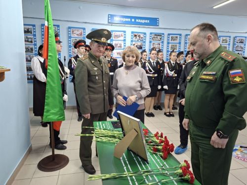 В Кукморе открыты мемориальная доска и Геройская парта в память о Герое