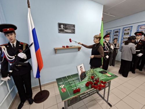 В Кукморе открыты мемориальная доска и Геройская парта в память о Герое