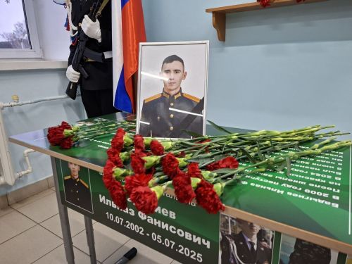 В Кукморе открыты мемориальная доска и Геройская парта в память о Герое