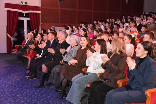 🎄В Кукморе дети военнослужащих получили подарки от Раиса республики