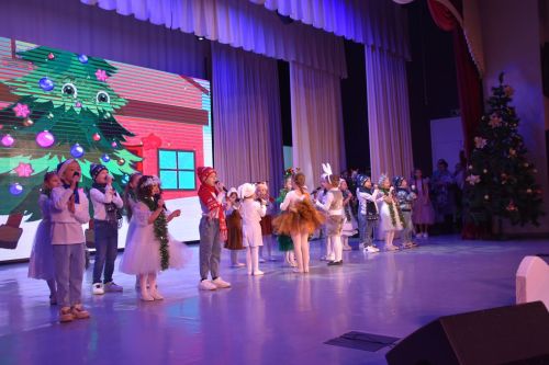 🎄В Кукморе дети военнослужащих получили подарки от Раиса республики