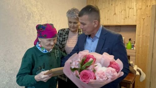 Филипповка авылыннан Абрамова Тутия  Исеевна үзенең 90 яшьлек юбилеен билгеләп үтә