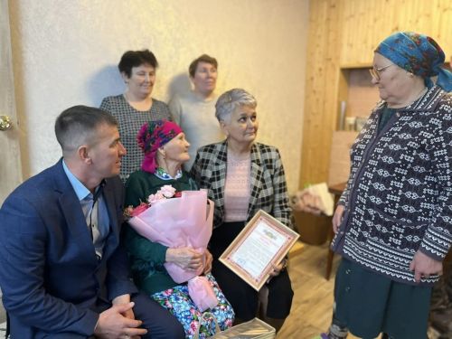 Филипповка авылыннан Абрамова Тутия  Исеевна үзенең 90 яшьлек юбилеен билгеләп үтә
