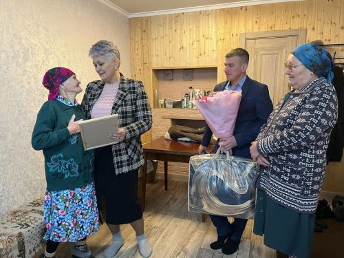 Филипповка авылыннан Абрамова Тутия  Исеевна үзенең 90 яшьлек юбилеен билгеләп үтә